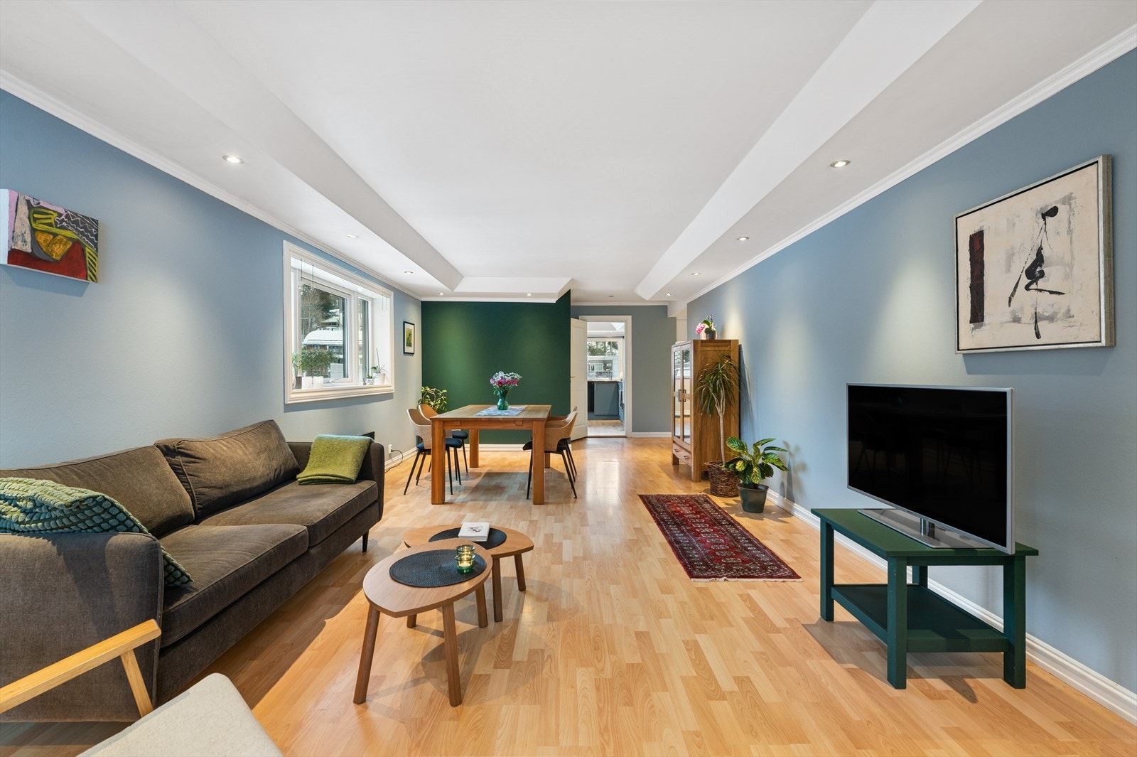 Leiligheten ligger flott til på enden og er med det godt belyst fra flere sider. Galleribilde