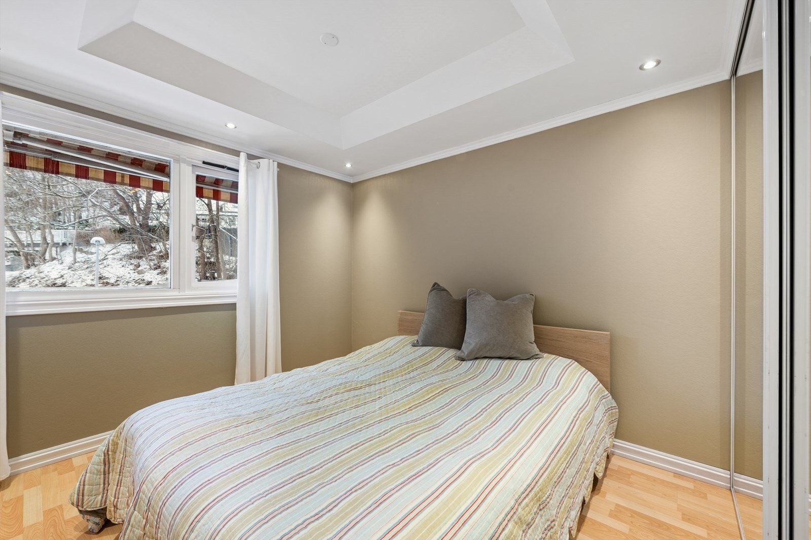 Romslig hovedsoverom. Malt i 2025. Galleribilde