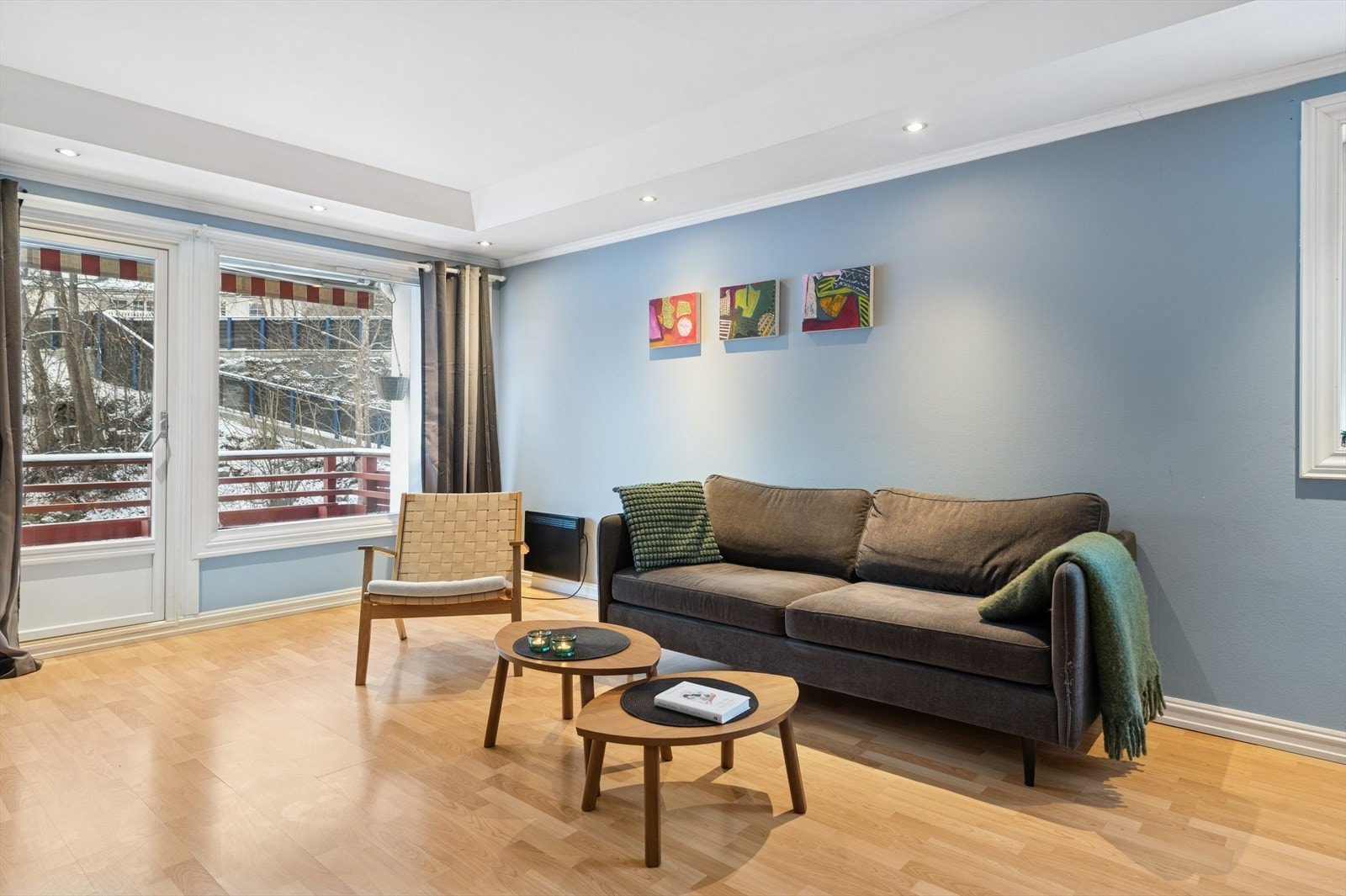 Det er gode kollektivmuligheter i nærområdet med ca. 10 min gange til Slependen togstasjon, videre er det buss fra Slependveien eller direktebuss til Oslo fra IKEA Galleribilde