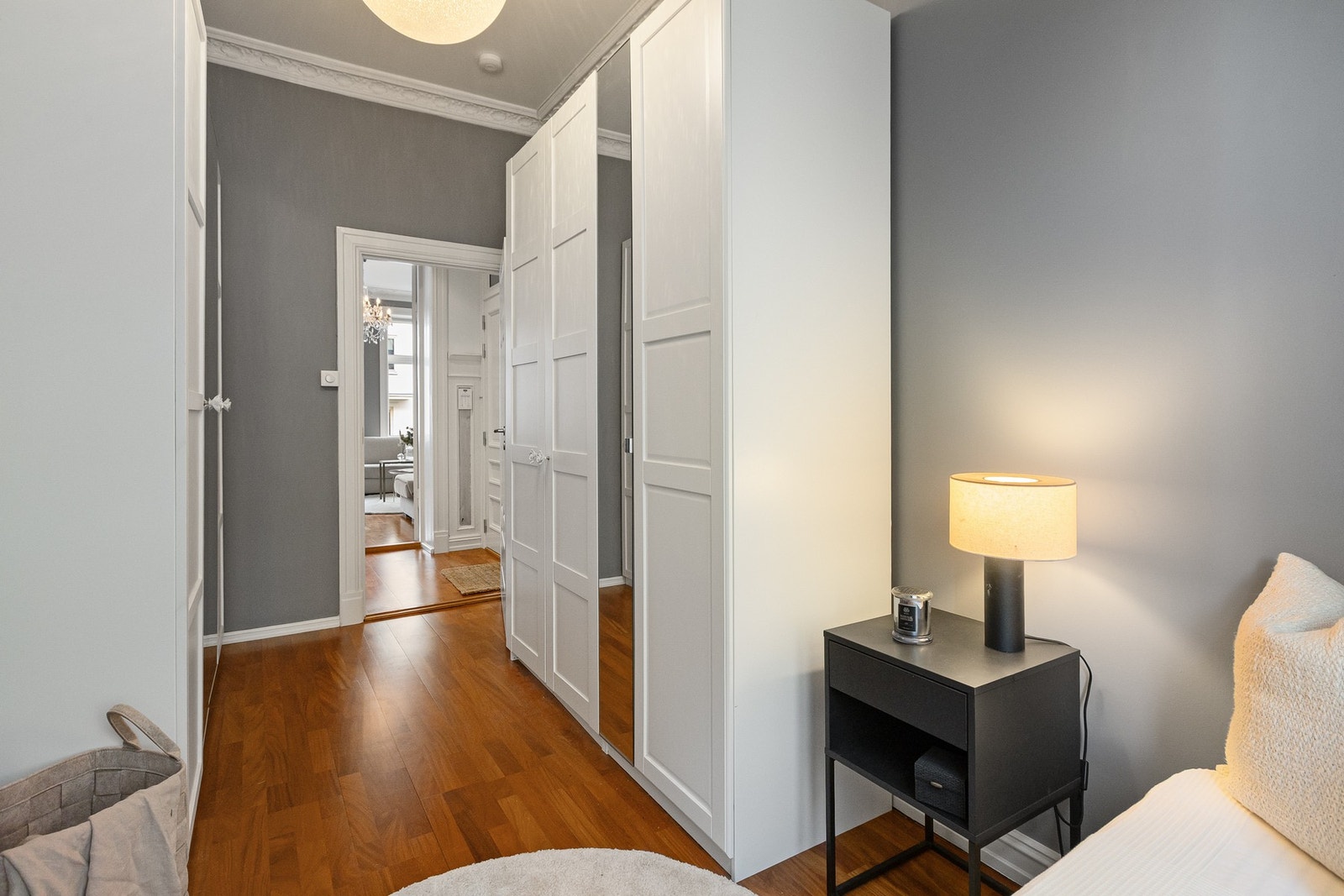 Det øvrige soverommet har god størrelse og fleksibel bruk - enten som barnerom, gjesterom eller hjemmekontor. Galleribilde