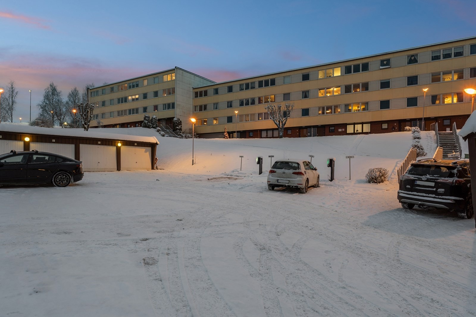 Parkering på borettslagets tomt Galleribilde