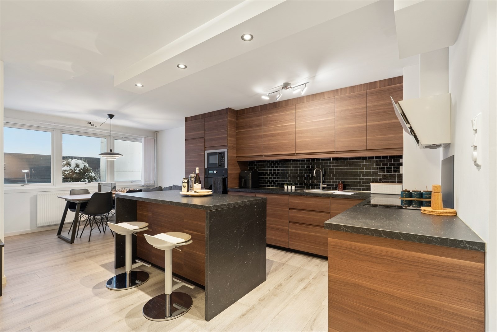 Kjøkkenet fremstår som stilrent og moderne. Galleribilde