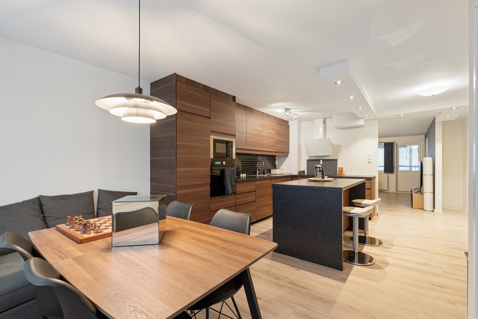 Spisegruppen tar plass i egen sone og inviterer til sosiale og hyggelige måltider med kjente og kjære. Galleribilde