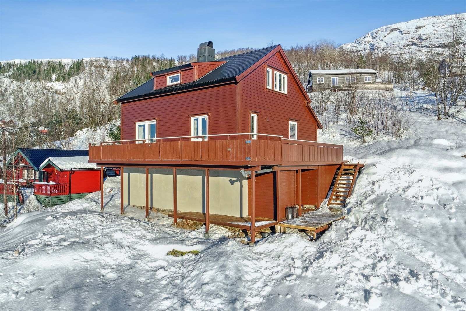 - Nyt sommerens endeløse turstier og vinterens skiglede med nærliggende langrennsløyper, Furedalen og Eikedalen skisenter - Galleribilde