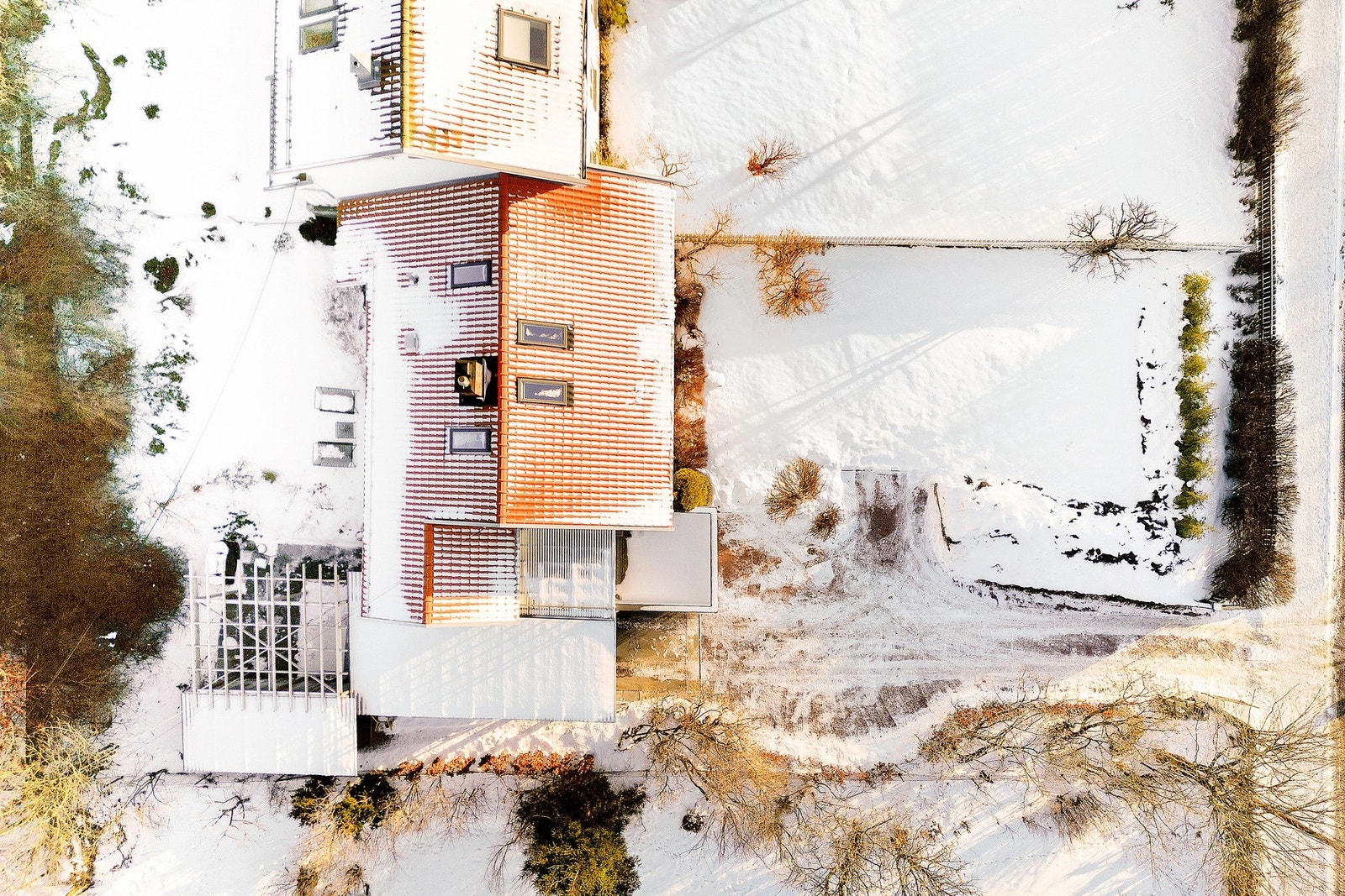 Dronebilde av eiendommen. Galleribilde