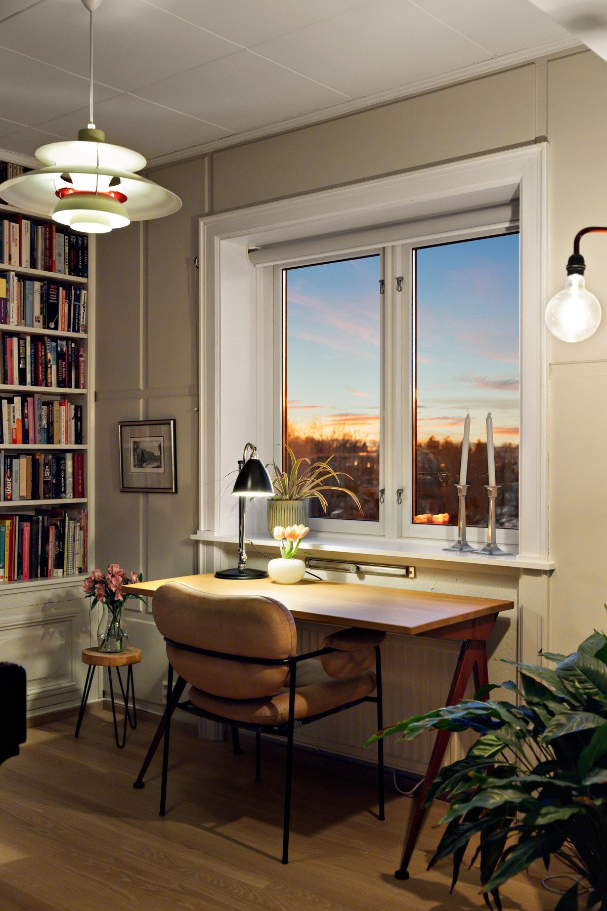 Detalj- og kveldsbilde stue. Galleribilde