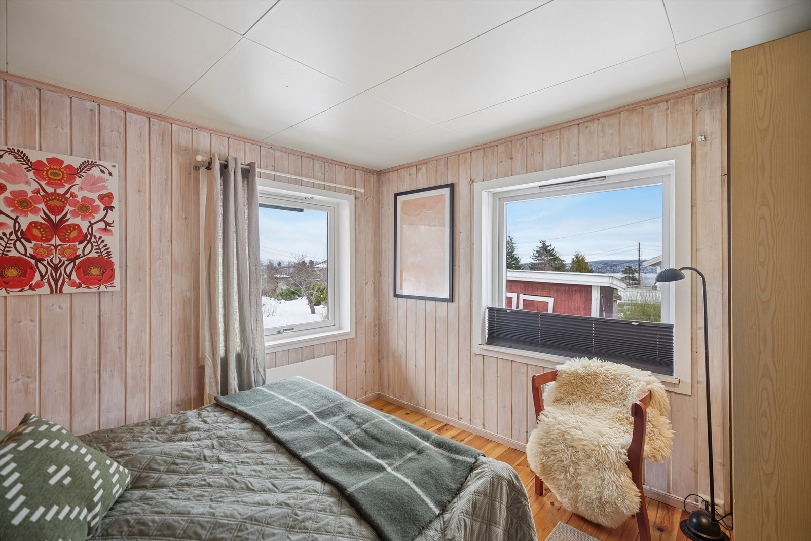 Lyst og hyggelig soverom i 1. etasje Galleribilde