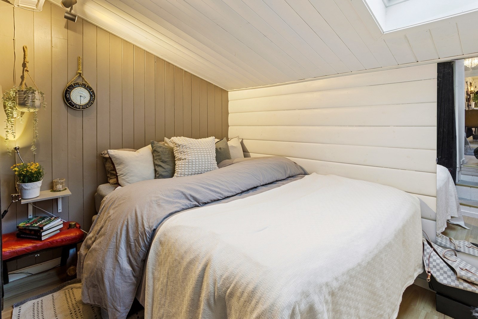 Sovealkoven er en lun og innbydende sone - perfekt for en god natts søvn eller som et ekstra gjesterom Galleribilde