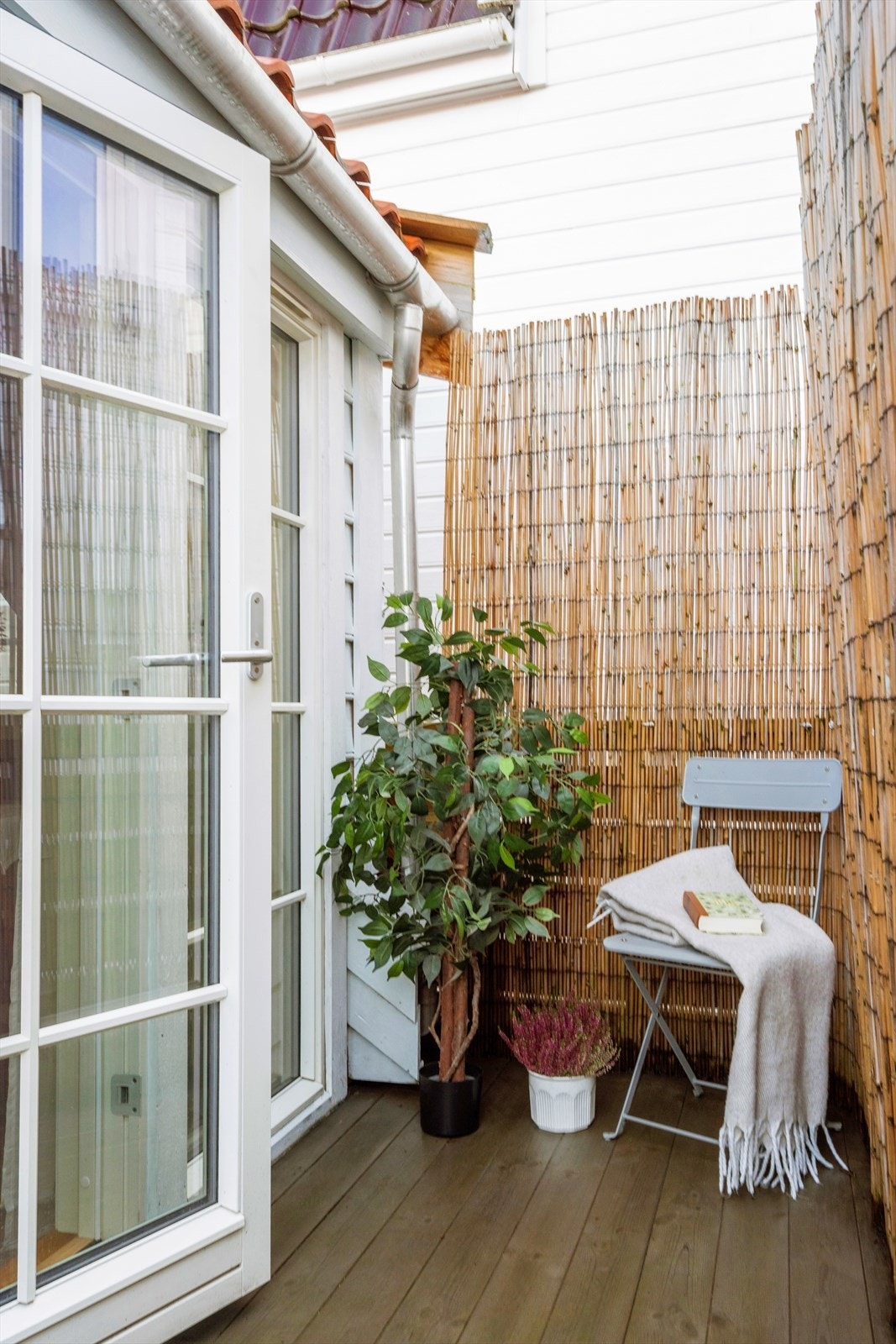 Fra loftsstuen er det utgang til terrassen Galleribilde