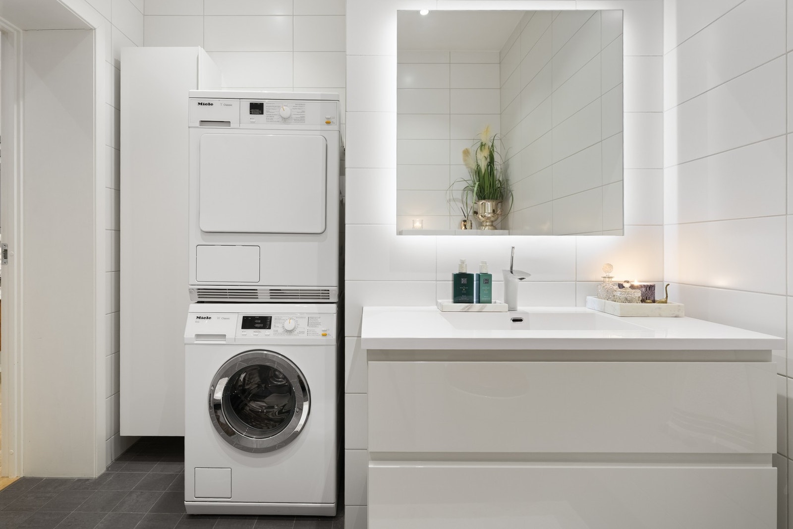 Vaskemaskin og tørketrommel medfølger Galleribilde