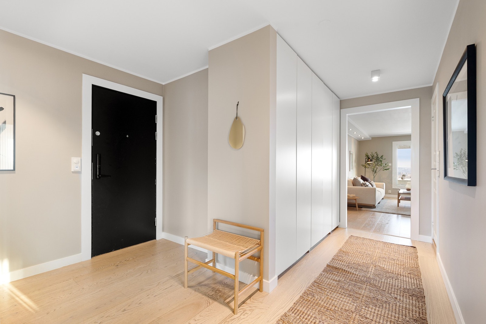 Lys og fin entré Galleribilde