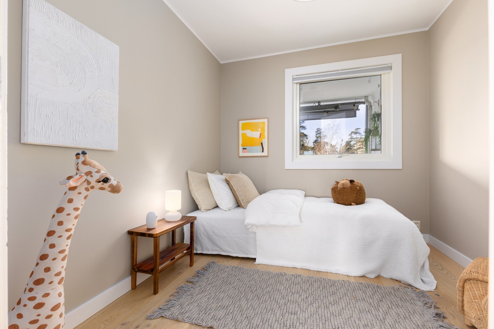 Soverom 2 egner seg fint som både hjemmekontor og barnerom Galleribilde