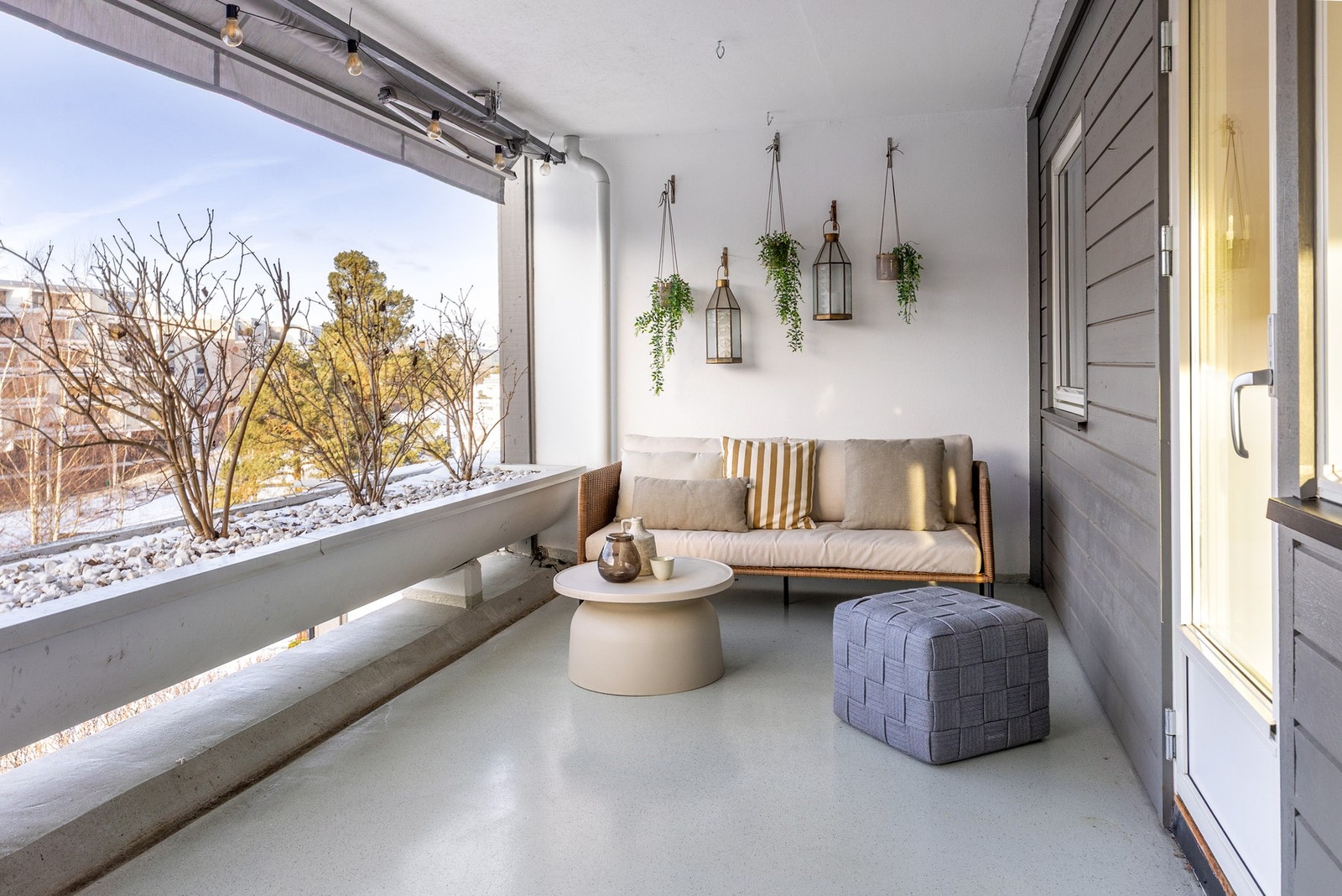 Utgang til terrasse fra spisekjøkken. Her kan kveldssolen nytes Galleribilde