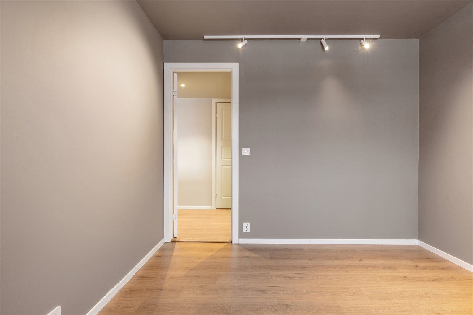 Soverommet har god plass til dobbelseng og garderobe. Galleribilde