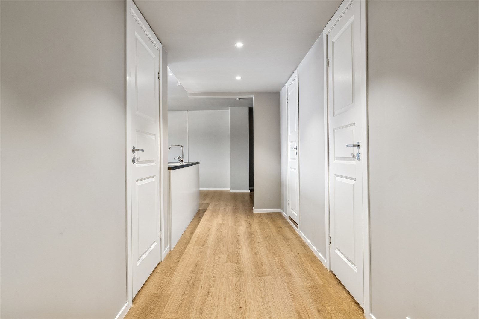 Lettstelt og modernisert 2-roms leilighet i 2. etasje. Galleribilde