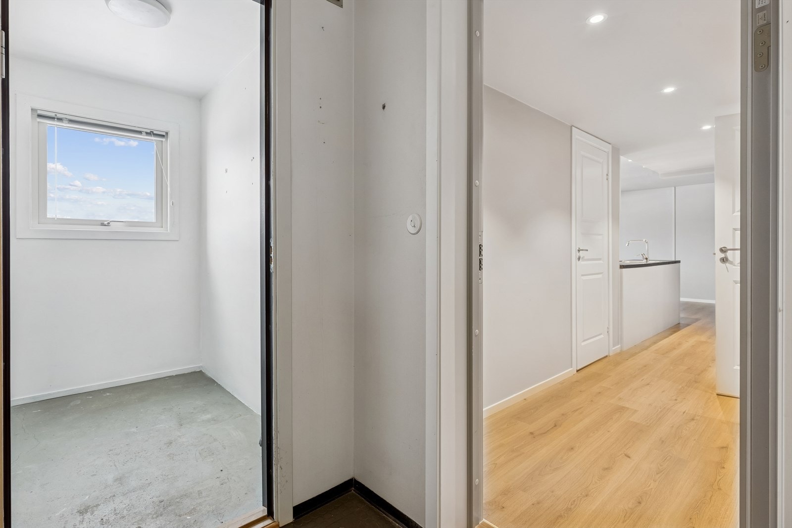 Leiligheten disponerer en bod ved inngangen, samt en bod i felles bodrom. Galleribilde