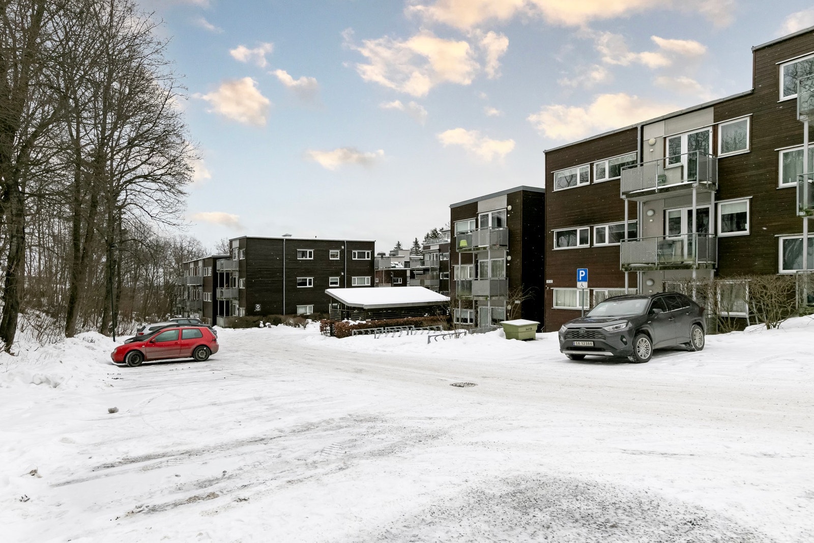 Rikelig med gjeste- og ekstra parkeringsplasser Galleribilde