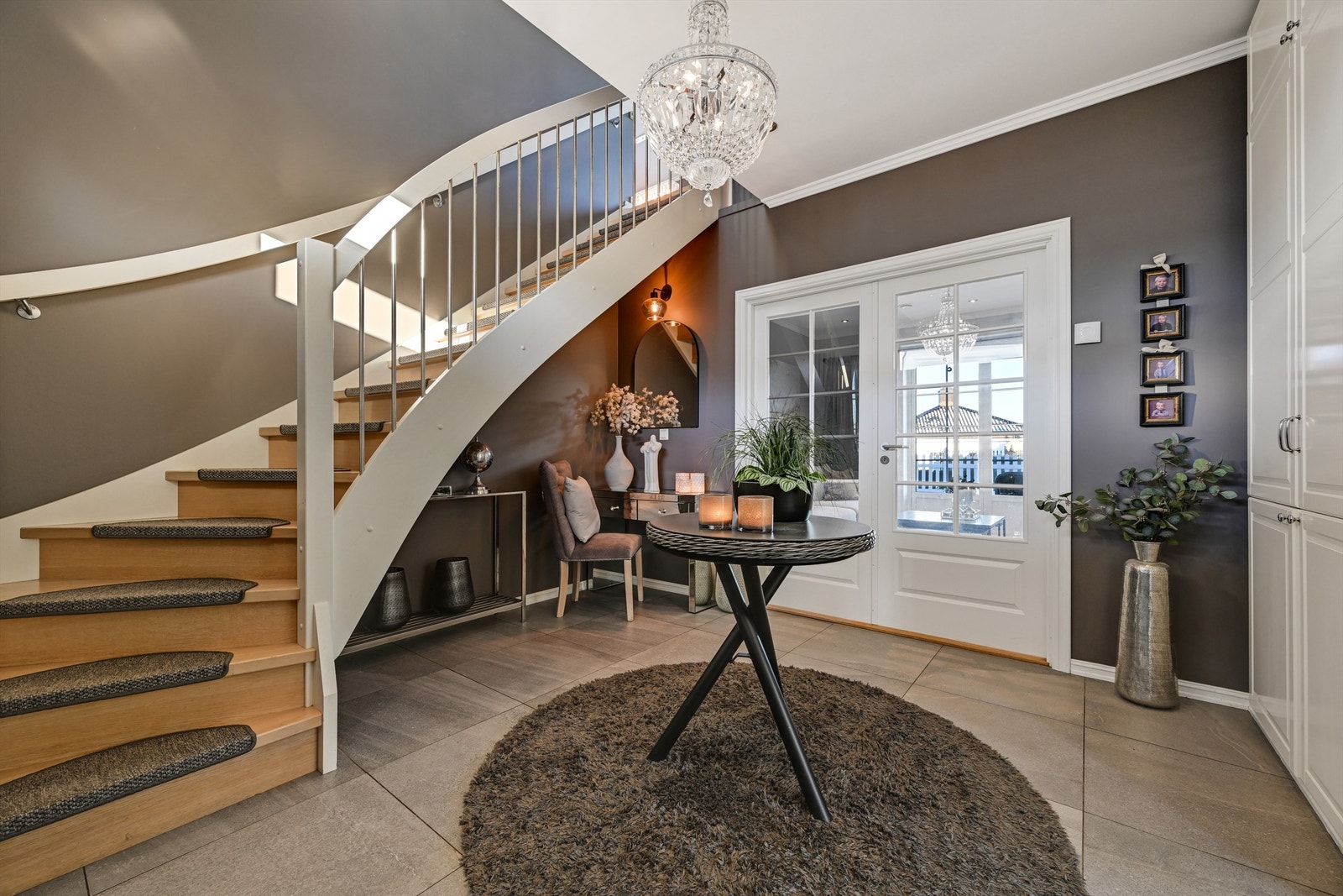 Opp trappen til 2. etasje. Galleribilde