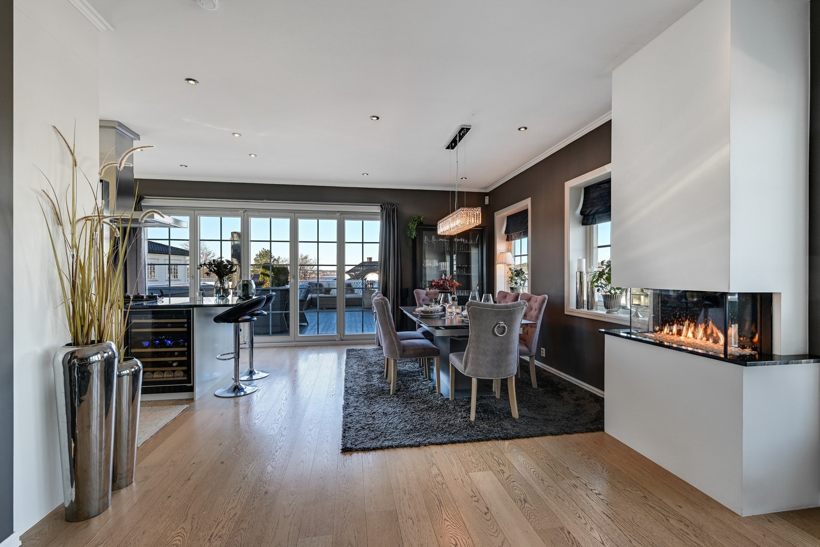 Lekre detaljer med parkett og dowlights. Galleribilde