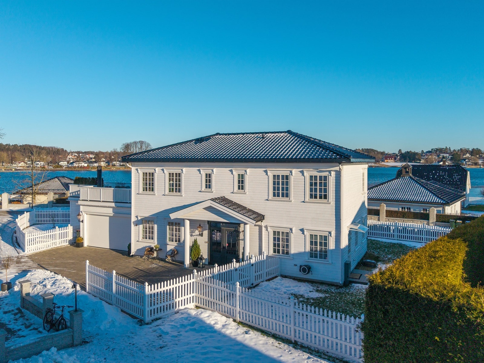 Dette er en svært attraktiv og gjennomført enebolig med delikate og velvalgte løsninger. Galleribilde