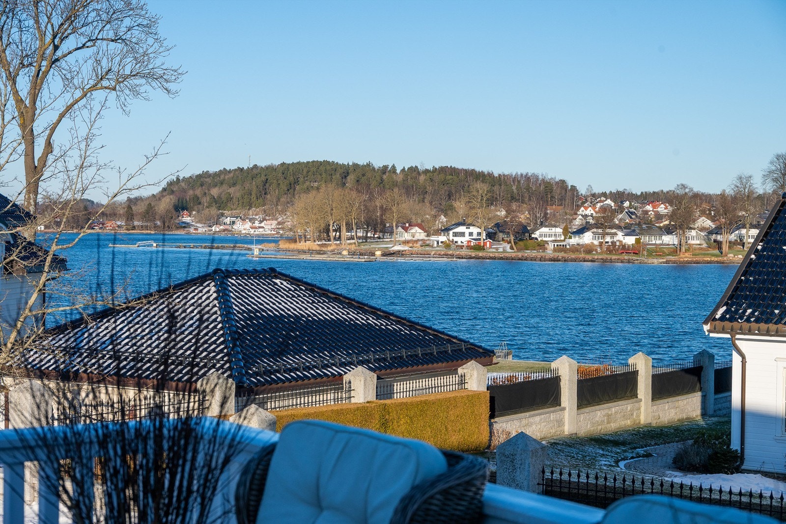 Sjøutsikt fra terrassen i 2. etasje. Galleribilde