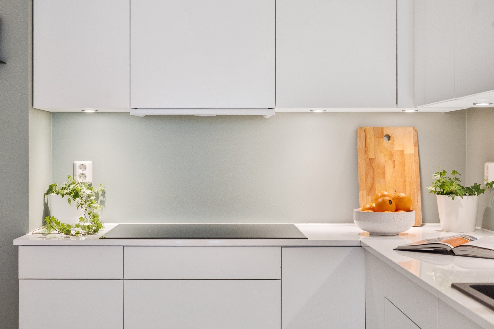 Kjøkkenet ble betraktelig oppgradert med tilvalg med utvidelse av kjøkken for ytterligere skapplass, samt oppgradering av hvitevarer som bred platetopp og integrert kaffemaskin. Galleribilde