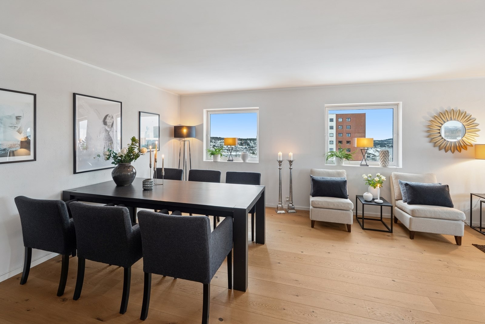 WIFI styrte panelovner fra 2019 reduserer strømforbruket! En stavs parkettgulv i stue, kjøkken og gang - terskelfrie soner Galleribilde