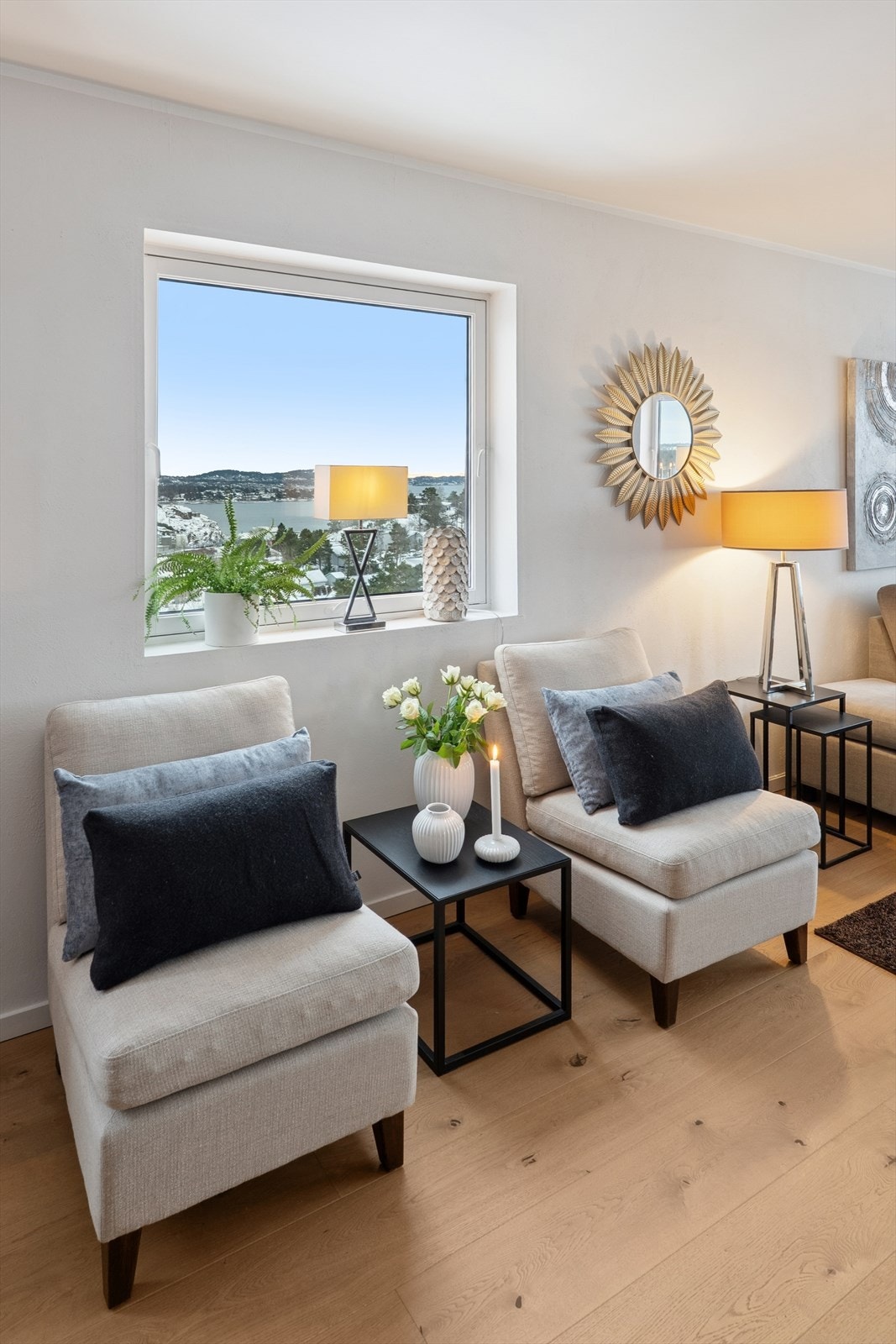 Leiligheten ble renovert i bad, kjøkken og alle flater og innredninger i 2019- etter 2019 har boligen blitt meget forsiktig brukt og benyttet som en pendlerbolig Galleribilde