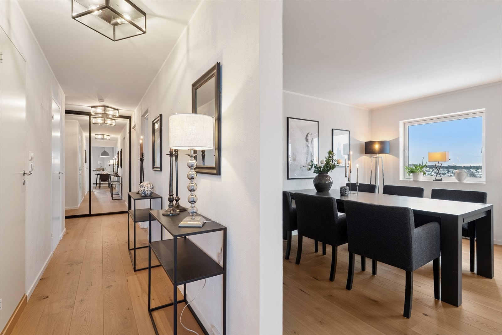 Ingen av renoveringsarbeiene er utelatt til tilfeldighetene! Gjennomført og luksuriøs standard og elegante avslutninger rundt dører, vinduer og gulv Galleribilde