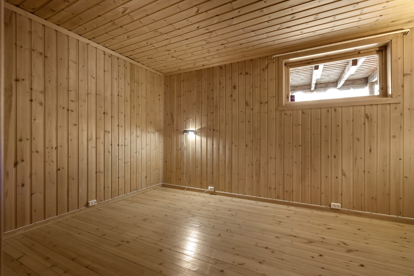 Kjellerrom 1- Fleksible rom i kjeller som kan tilpasses ulike behov. (Kjeller er innredet på 1980-tallet, men ikke omsøkt til varig opphold) Galleribilde