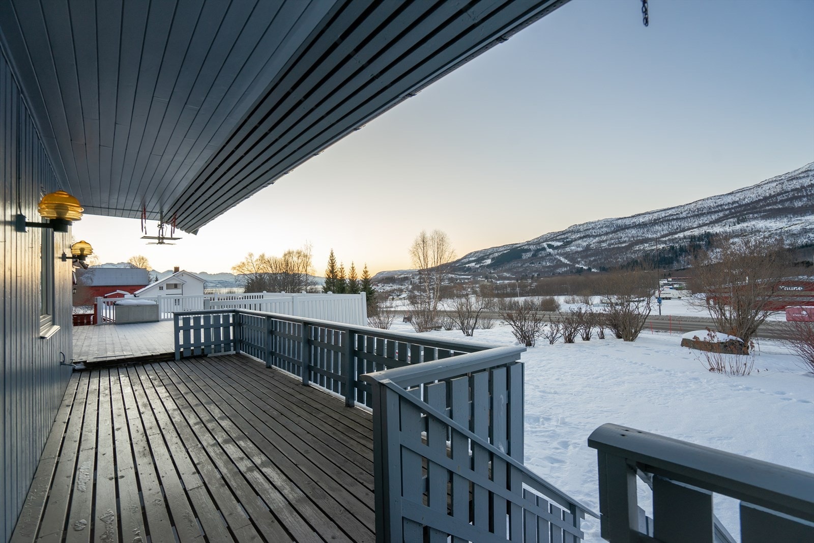 Veranda med god plass for utemøbler. Galleribilde
