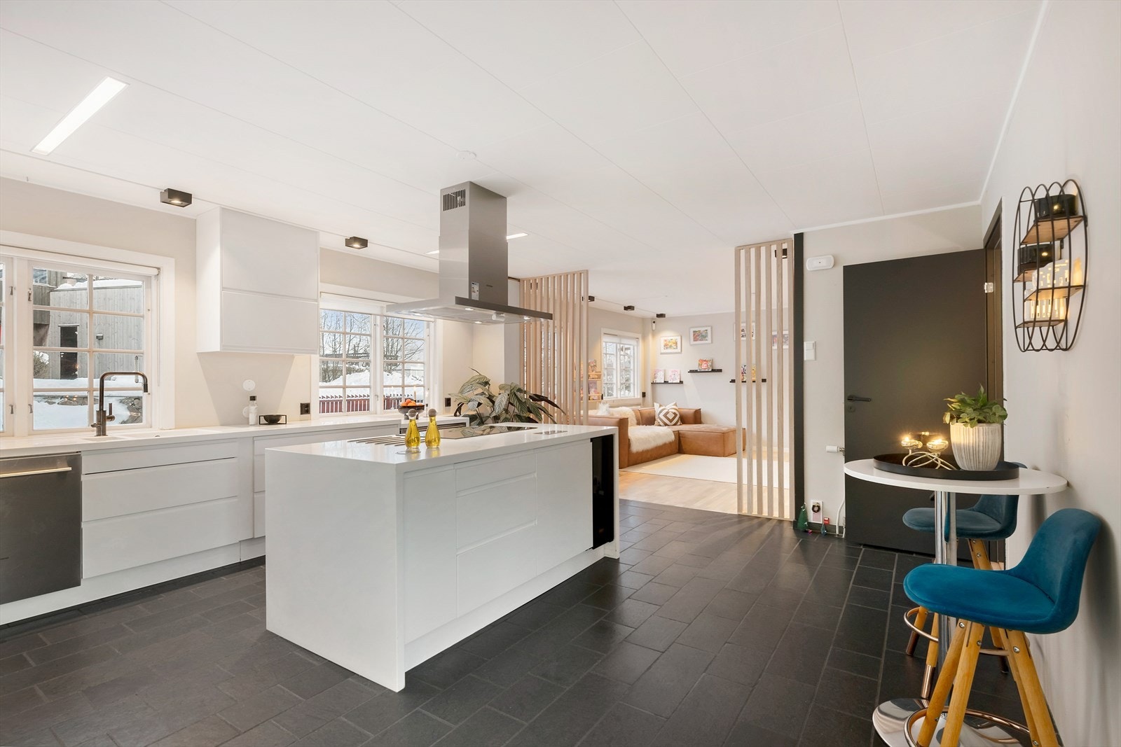 Et elegant kjøkken som ble etablert i 2022. Galleribilde