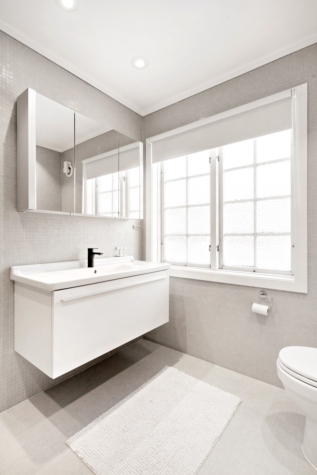 Her ser man ett av husets bad. Dette badet er det som er mest i bruk i dag, og legger rett ved trappen i 2.etasje. Galleribilde