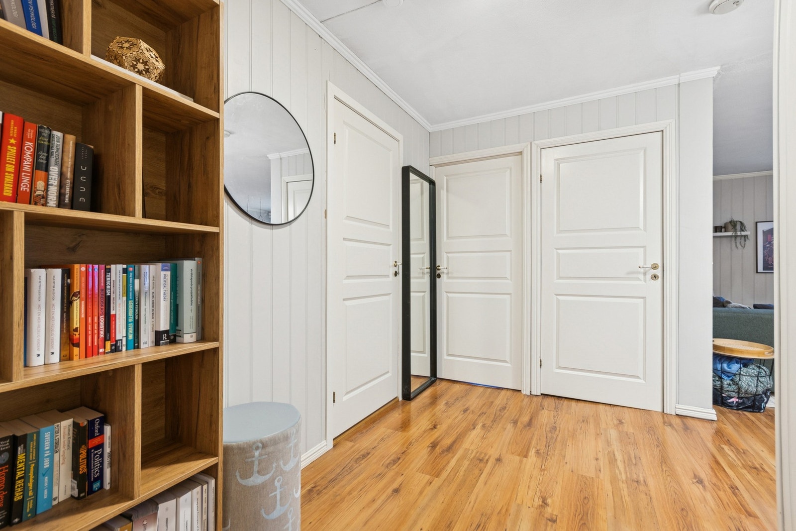 Mellomgang. Galleribilde