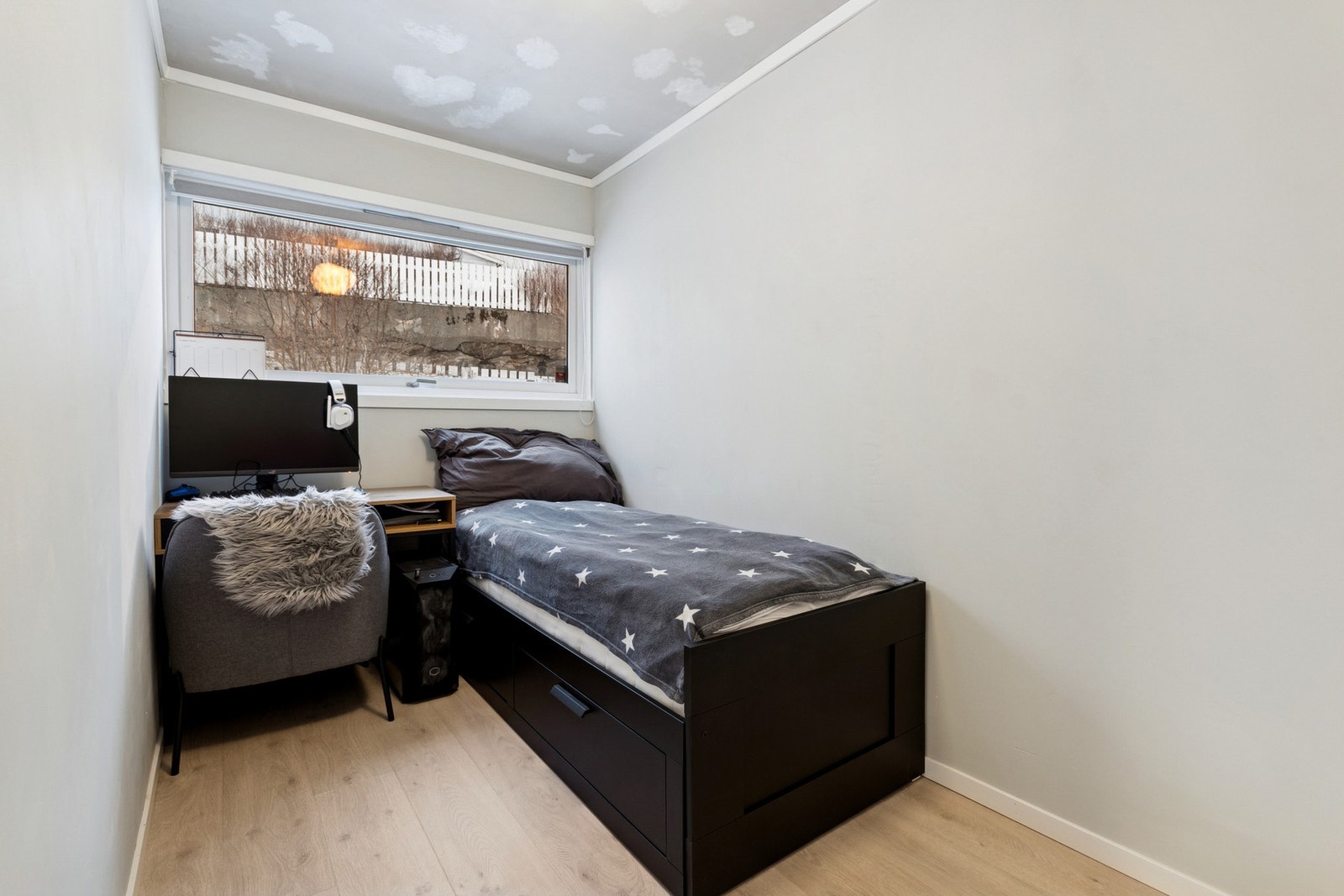 Soverom 2 har varmefolie på gulv. Galleribilde