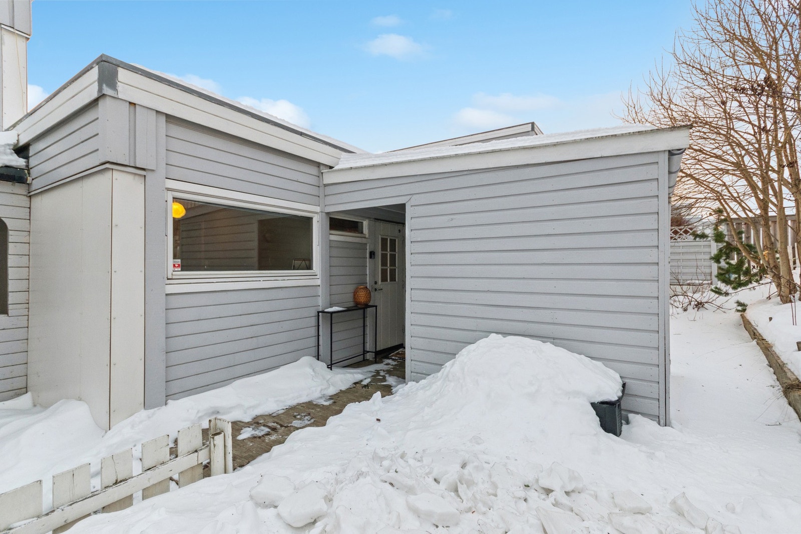 Kort vei til blant annet Hunstadsenteret med alle daglige nødvendigheter - samt dagligvarebutikkene Extra, SPAR og Kiwi. Galleribilde