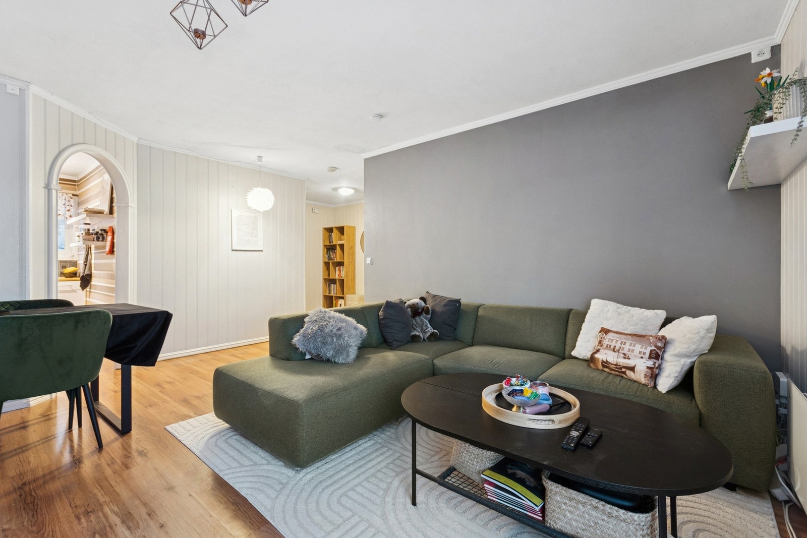 I tillegg er det en sportsbod i tilknytning det overbygde inngangspartiet. Galleribilde