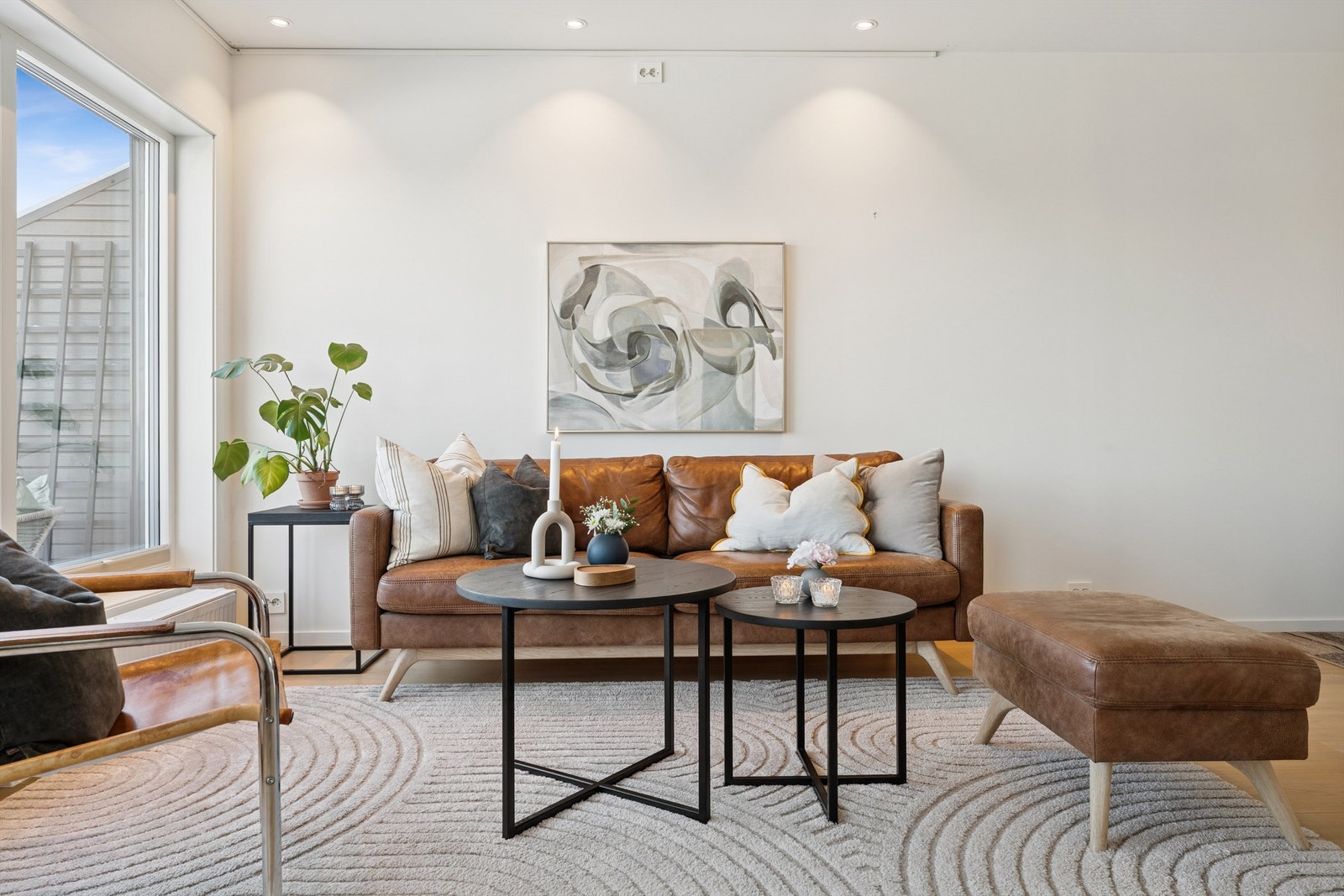 Boligen varmes opp med fjernvarme som er inkludert i felleskostnadene. Galleribilde