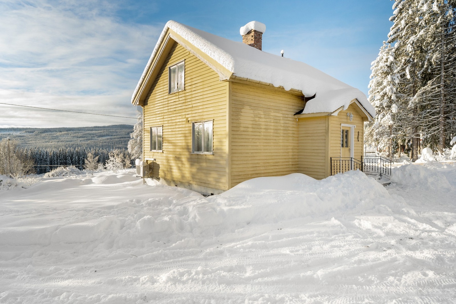 Boligeiendom med fin beliggenhet i barnevennlige og landlige omgivelser på Vest-Torpa Galleribilde