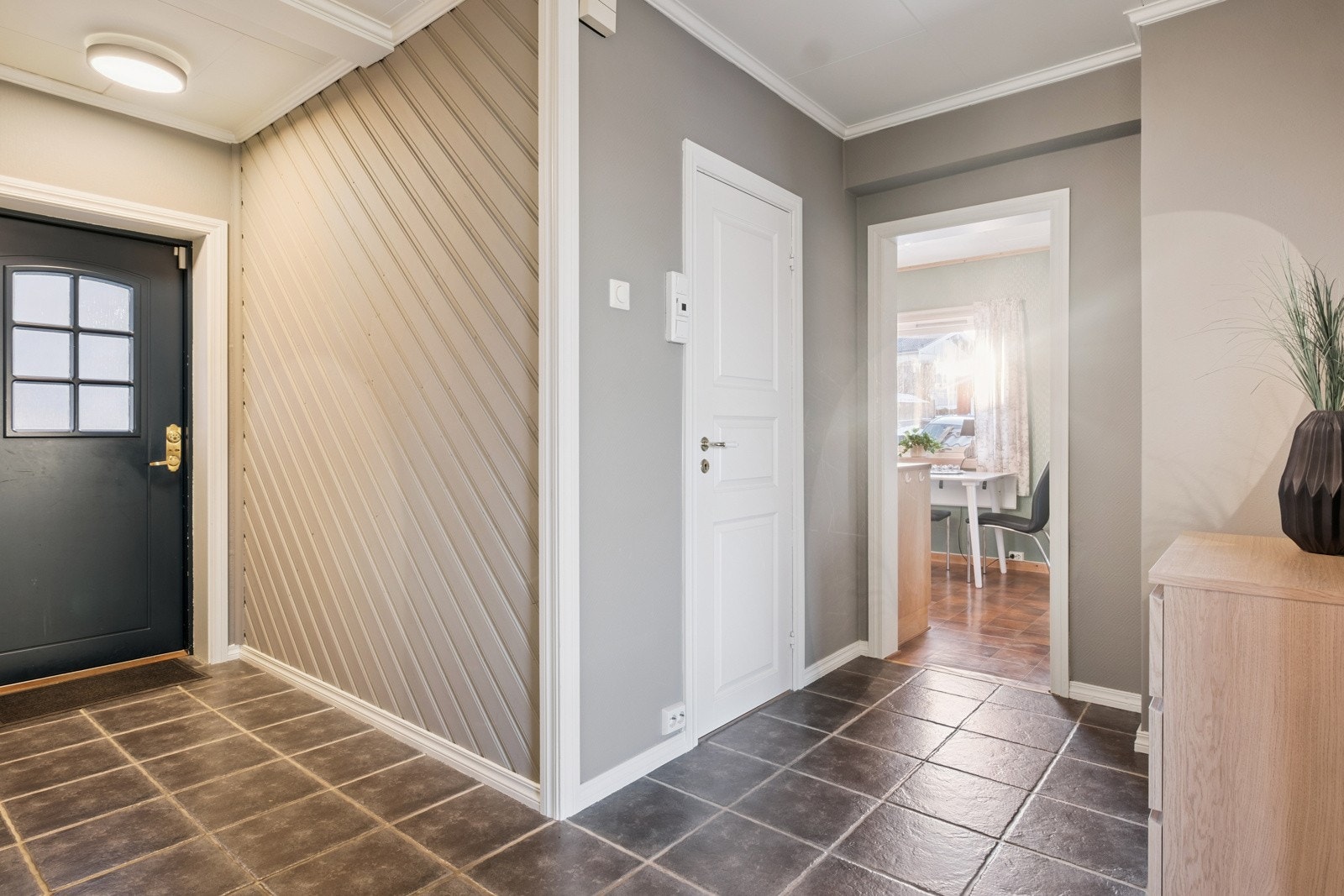 Gang / trapperom hovedetasje. Galleribilde