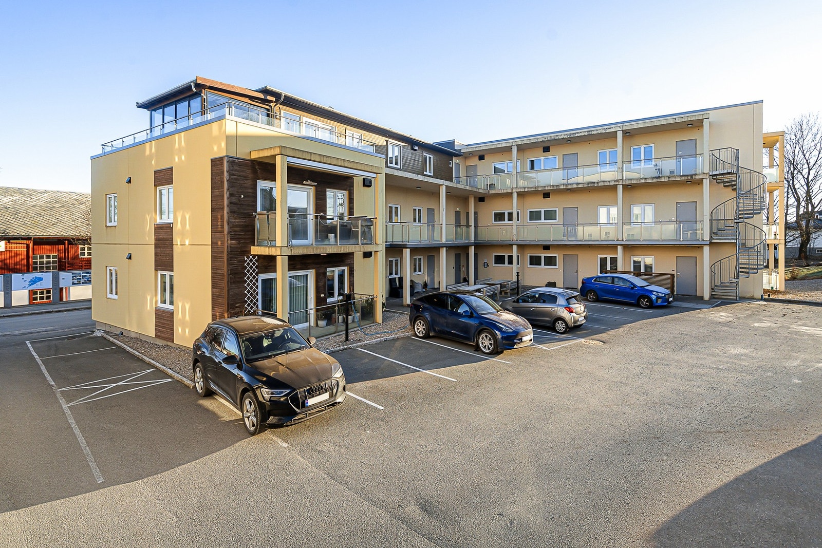 Biloppstillingsplass i bakgården Galleribilde