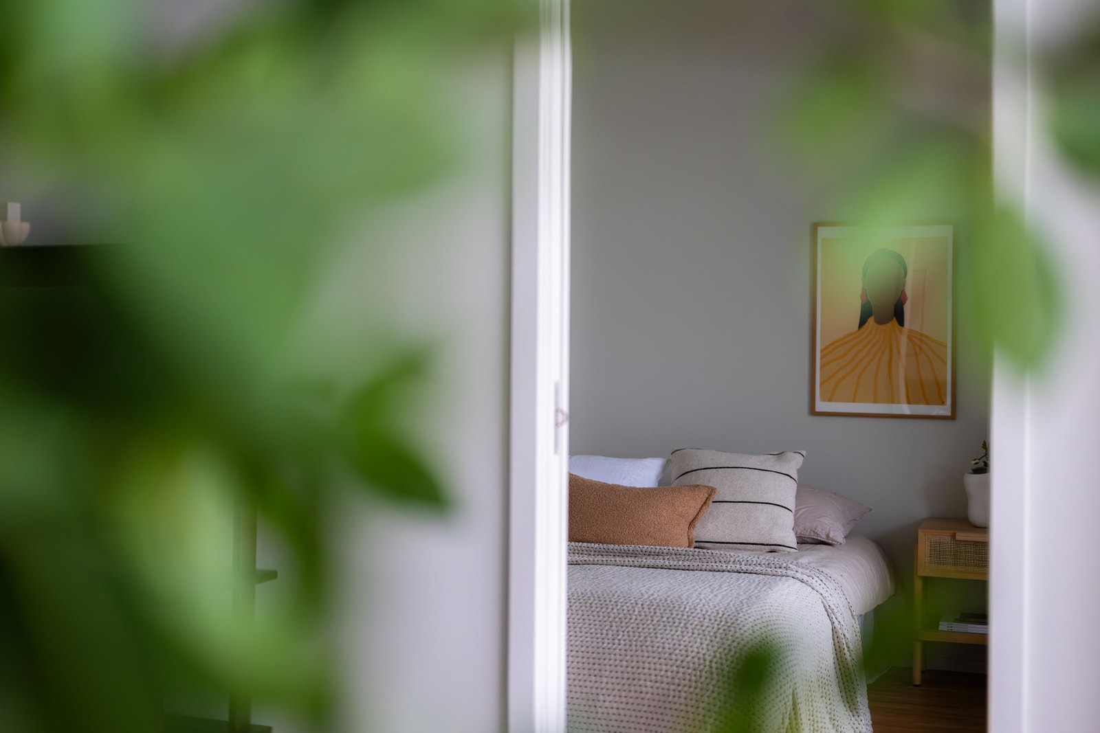 Adkomst til soverommet via plassbesparende skyvedør. Galleribilde