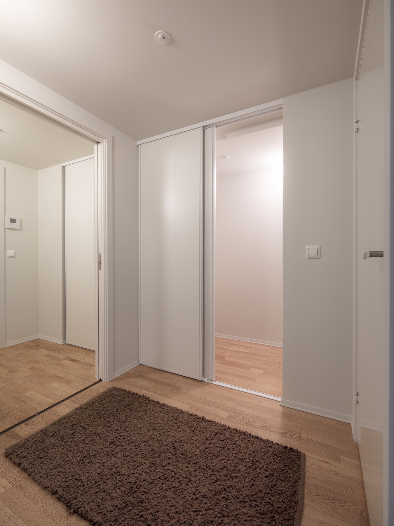 Boligens bad er plassert innenfor mellomgangen. Galleribilde