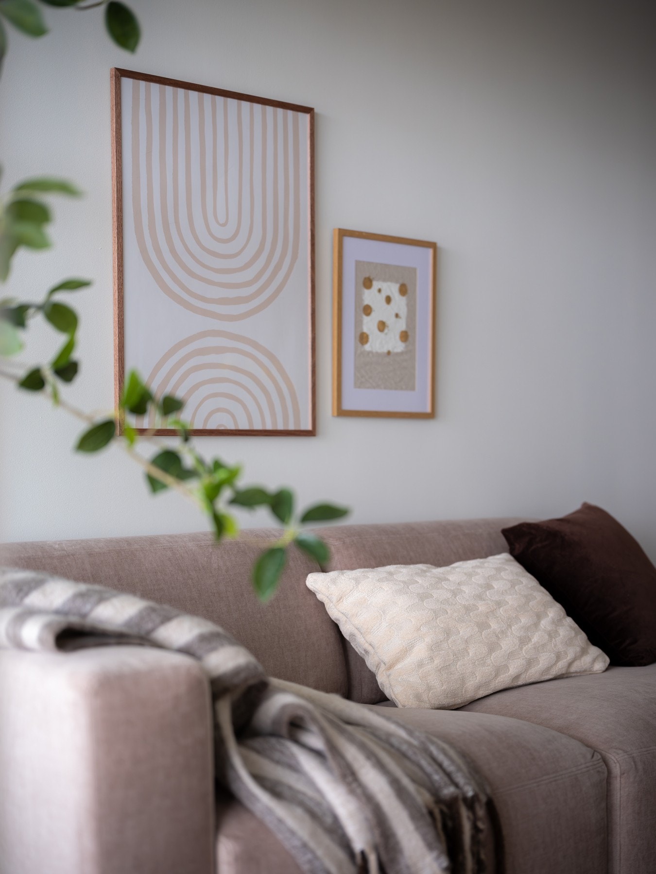 Malte overflater og parkett på gulv er gjennomgående for hele boligen med unntak av bad. Galleribilde