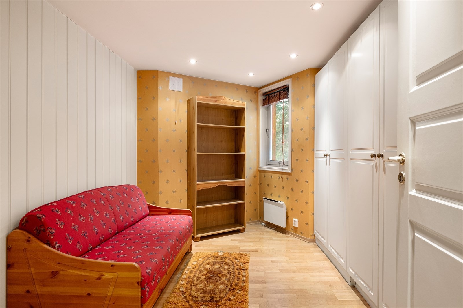 Soverom 2 er delt med en lettvegg til to små soverom del 1 Galleribilde