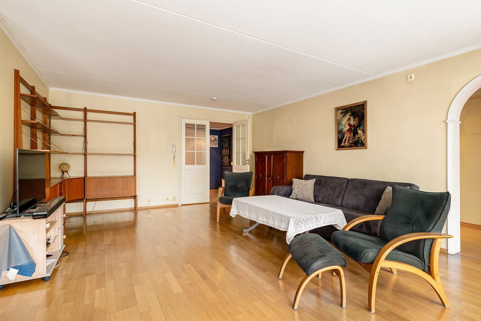 Lys stue med utgang til terrasse Galleribilde