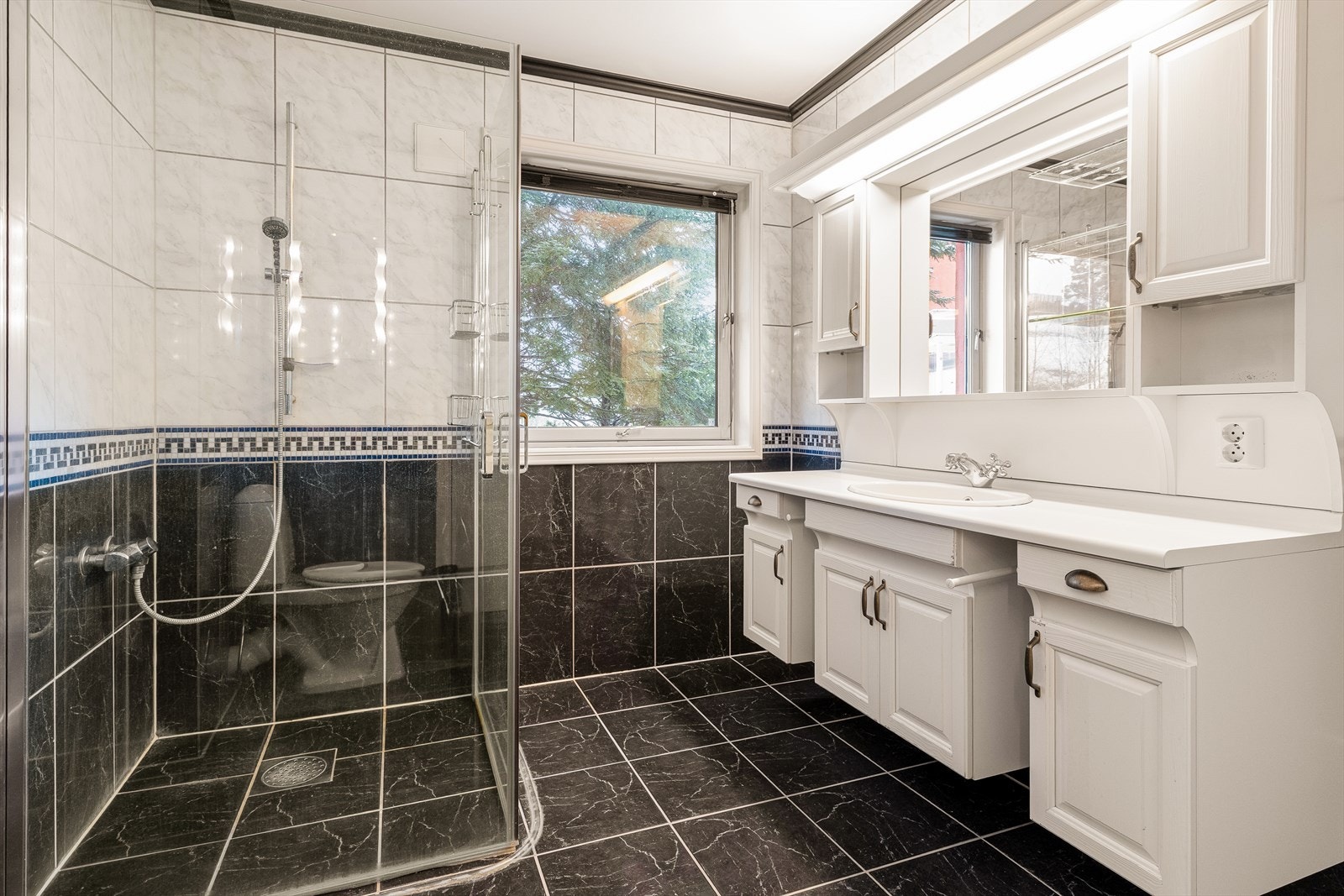 Flislagt bad Galleribilde