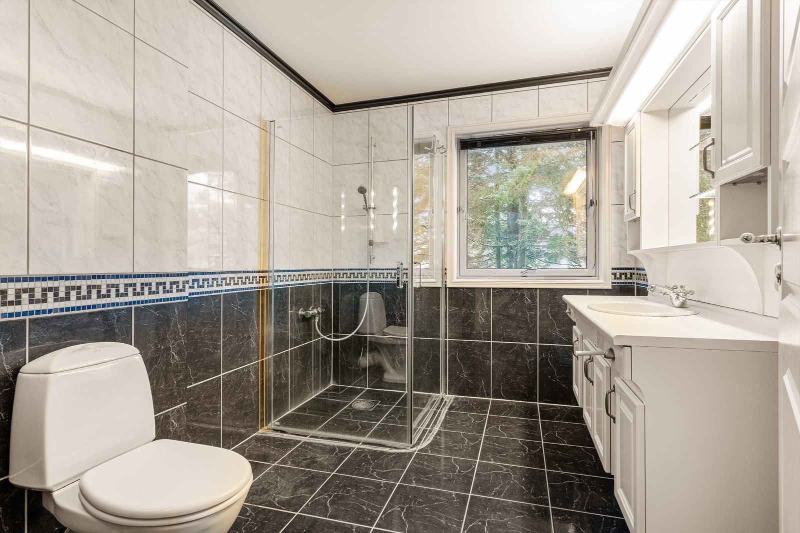 Flislagt bad Galleribilde