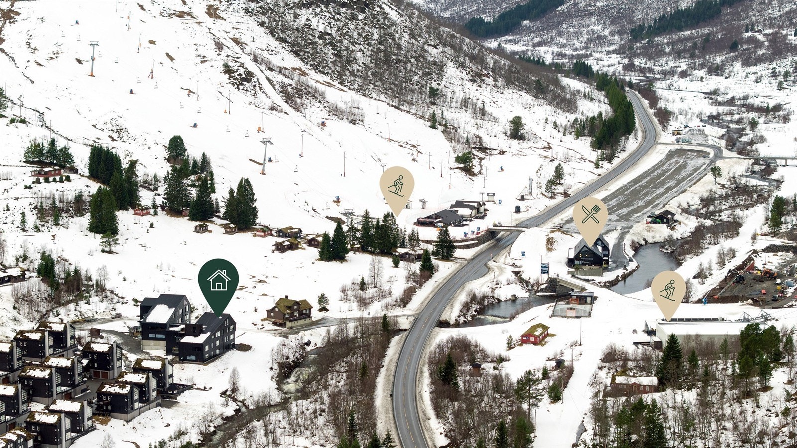 Dronebilde som viser leilighetens sentrale beliggenhet på Strandafjellet Galleribilde