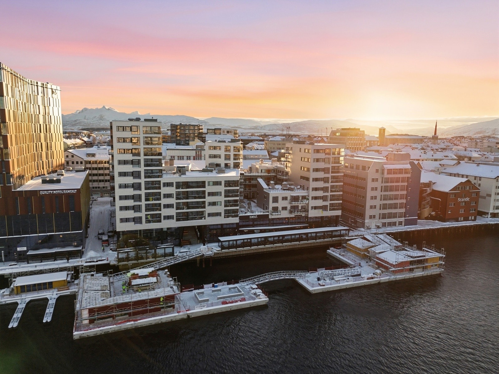 Beliggende i meget populære Ramsalt, midt i sentrum! Galleribilde
